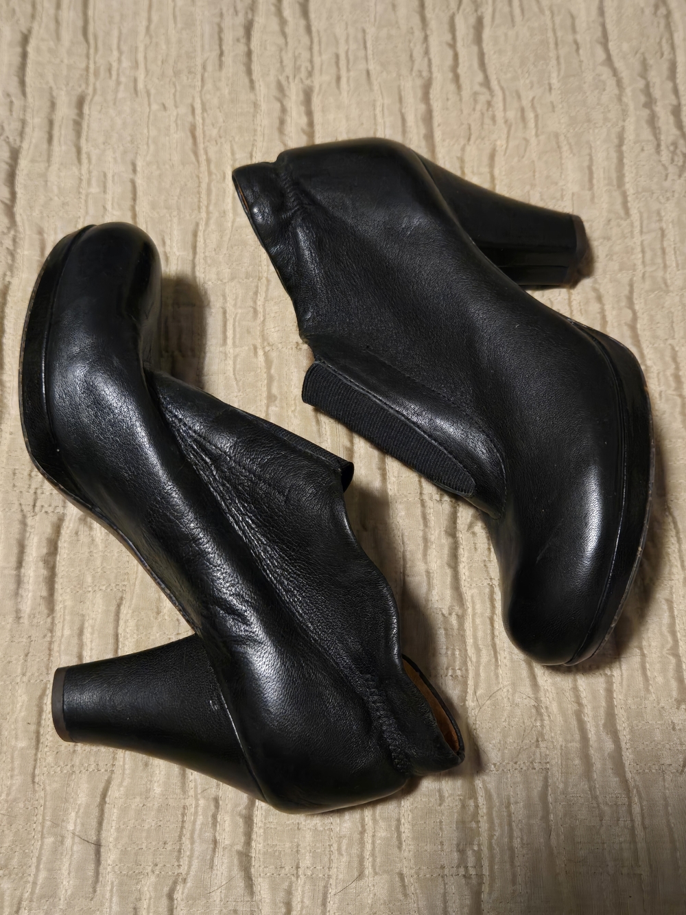 Black Leather Heeled Ankle Boots By Yara